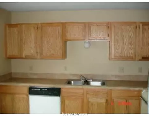1202 Verde Dr, Bryan, TX 77807 photo 2