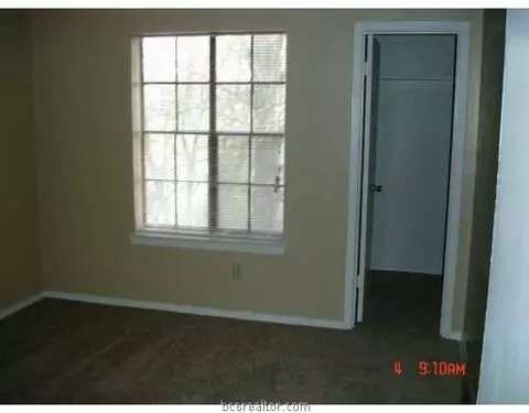 1202 Verde Dr, Bryan, TX 77807 photo 4