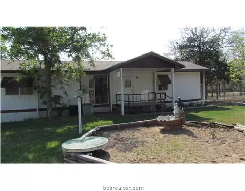 306 Elm St, Somerville, TX 77879 photo 4