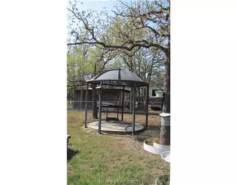 306 Elm St, Somerville, TX 77879 photo 3