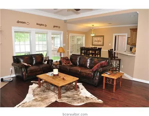 3808 Williams Trace Dr, Bryan, TX 77808 photo 4