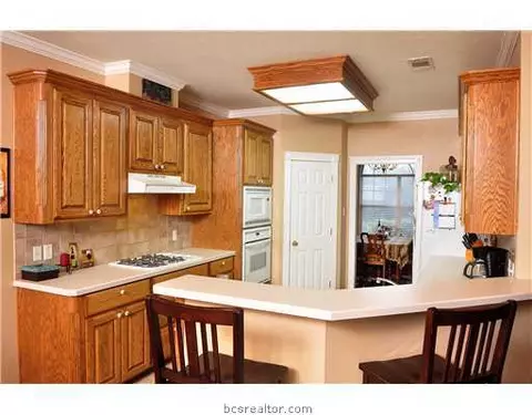 3808 Williams Trace Dr, Bryan, TX 77808 photo 2