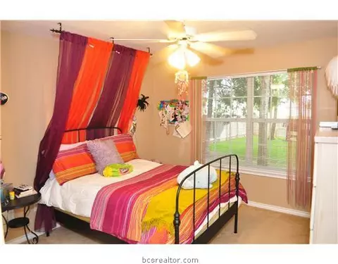 3808 Williams Trace Dr, Bryan, TX 77808 photo 9