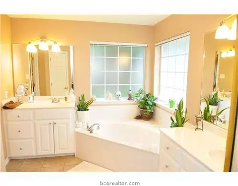 3808 Williams Trace Dr, Bryan, TX 77808 photo 7