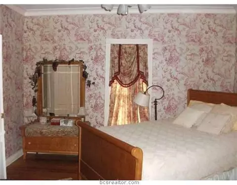 102 E 2nd St, Cameron, TX 76520 photo 8