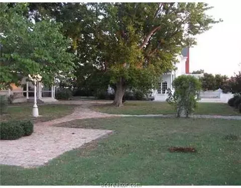 102 E 2nd St, Cameron, TX 76520 photo 9