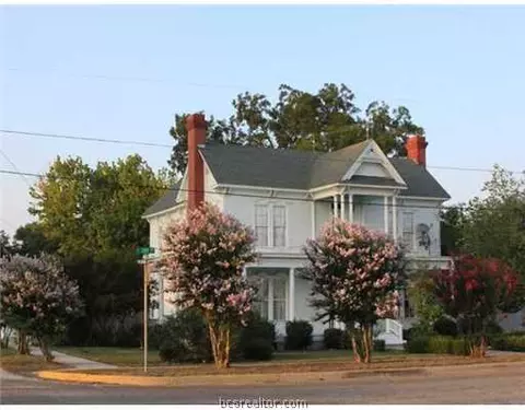 102 E 2nd St, Cameron, TX 76520 photo 1