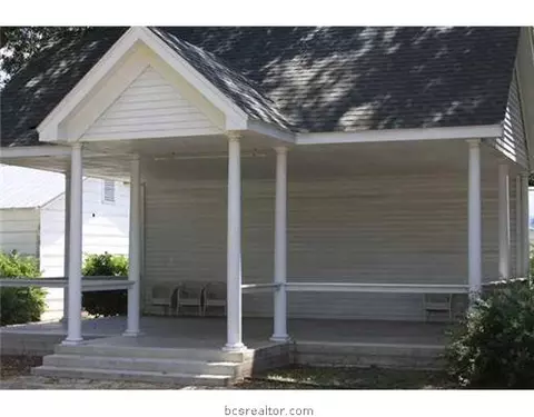 102 E 2nd St, Cameron, TX 76520 photo 5