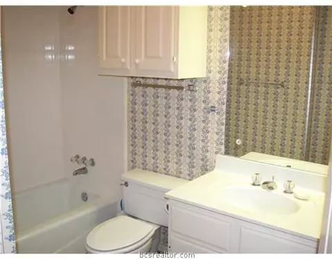 2908 Braeburn St, Bryan, TX 77802 photo 8