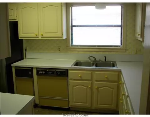 2908 Braeburn St, Bryan, TX 77802 photo 3