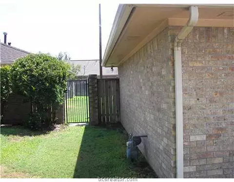 2908 Braeburn St, Bryan, TX 77802 photo 9