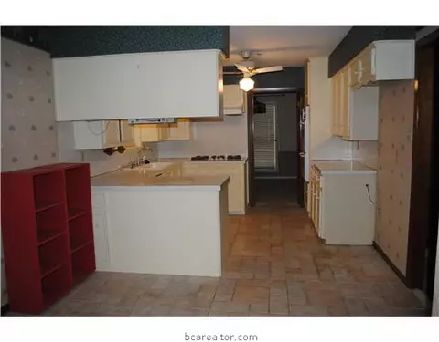 3010 Camelot, Bryan, TX 77802 photo 4