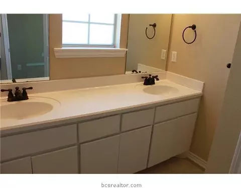 3689 Holick, Bryan, TX 77801 photo 8