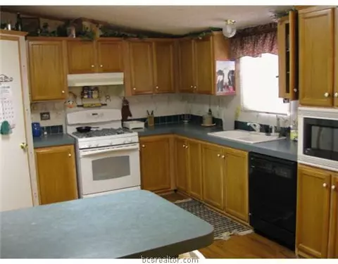 132 Batson, Normangee, TX 77871 photo 5