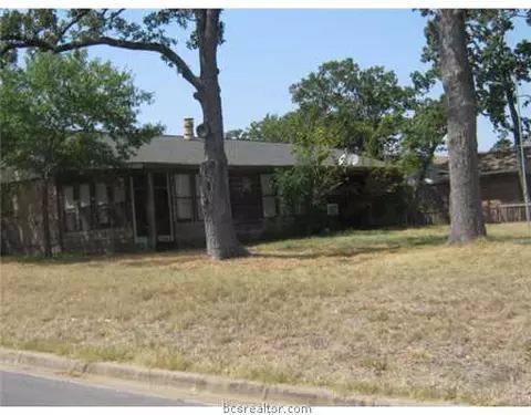 2319 Wayside, Bryan, TX 77802 photo 2