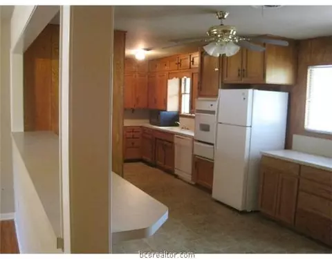 1602 E 25th St, Bryan, TX 77803 photo 2