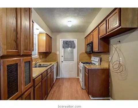 4701 Brompton Ln, Bryan, TX 77802 photo 4