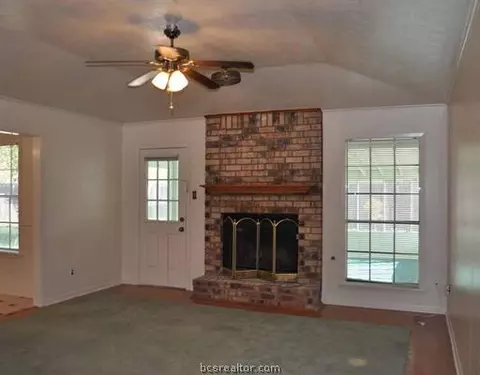 4504 Meadowbrook Dr, Bryan, TX 77802 photo 4