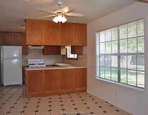 4504 Meadowbrook Dr, Bryan, TX 77802 photo 3