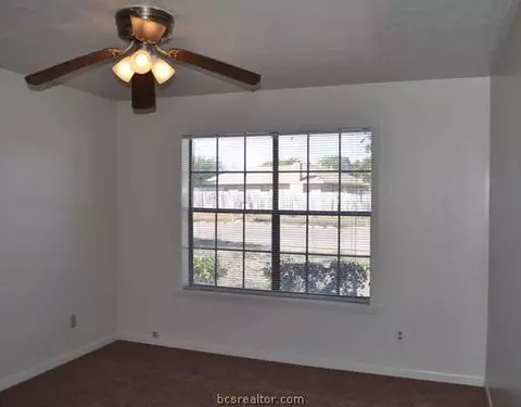 4504 Meadowbrook Dr, Bryan, TX 77802 photo 8