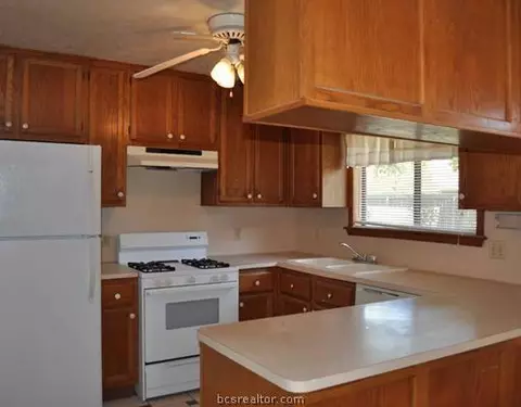 4504 Meadowbrook Dr, Bryan, TX 77802 photo 2