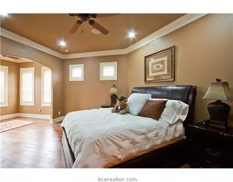 4208 Serrano, Bryan, TX 77802 photo 6