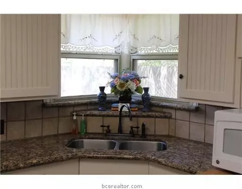 1410 E 29th St, Bryan, TX 77802 photo 6