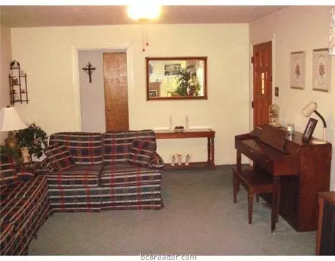1410 E 29th St, Bryan, TX 77802 photo 2
