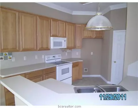 2604 Trophy Dr, Bryan, TX 77802 photo 4