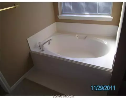 2604 Trophy Dr, Bryan, TX 77802 photo 5