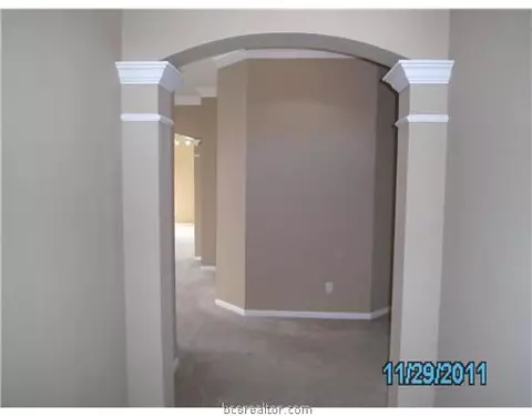 2604 Trophy Dr, Bryan, TX 77802 photo 2