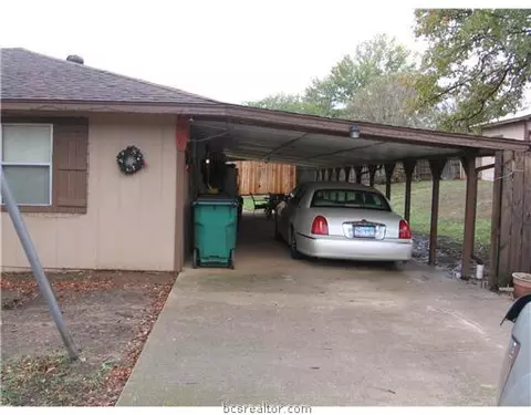 609 E 4th St, Hearne, TX 77859 photo 4