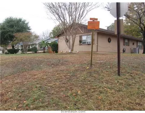 609 E 4th St, Hearne, TX 77859 photo 2