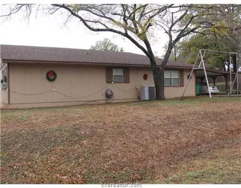 609 E 4th St, Hearne, TX 77859 photo 3