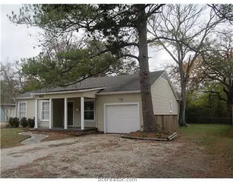 902 Edgewood, Bryan, TX 77802 photo 2
