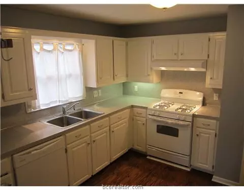902 Edgewood, Bryan, TX 77802 photo 5
