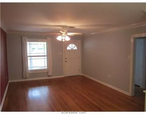 902 Edgewood, Bryan, TX 77802 photo 3