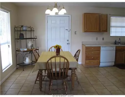 403 Wallace St, Bryan, TX 77803 photo 4