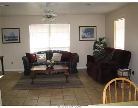403 Wallace St, Bryan, TX 77803 photo 2