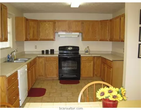 403 Wallace St, Bryan, TX 77803 photo 6