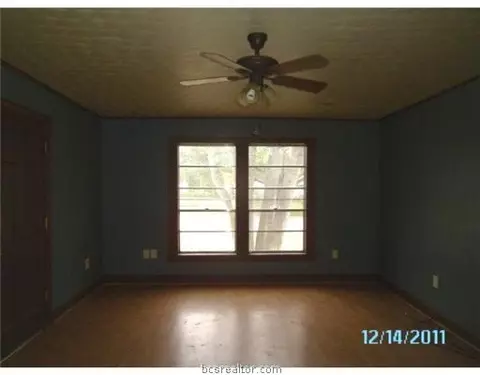 1407 Hoppess St, Bryan, TX 77802 photo 2
