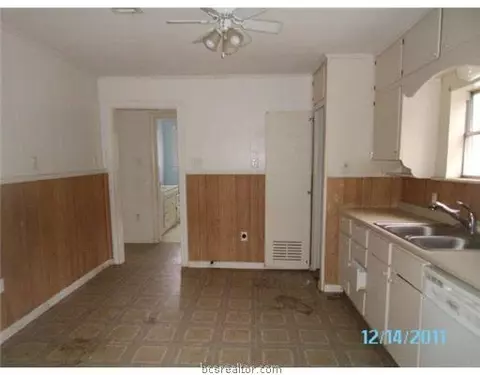 1407 Hoppess St, Bryan, TX 77802 photo 4