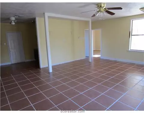 301 Mcculloch, Bryan, TX 77803 photo 3