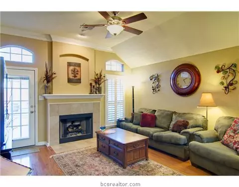 2014 Mountain Wind, Bryan, TX 77807 photo 2
