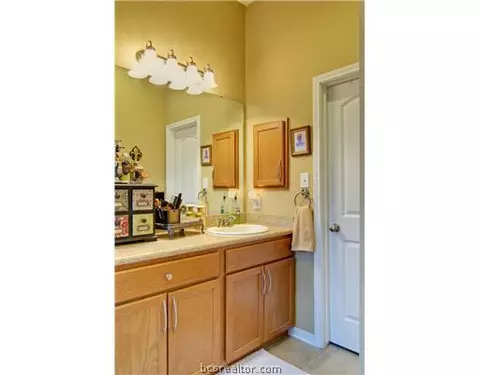 2014 Mountain Wind, Bryan, TX 77807 photo 8
