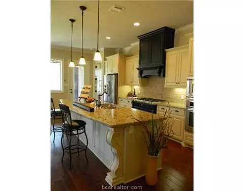3211 Laurel Trce, Bryan, TX 77807 photo 3