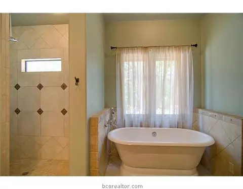 7688 Hidden, Bryan, TX 77808 photo 6