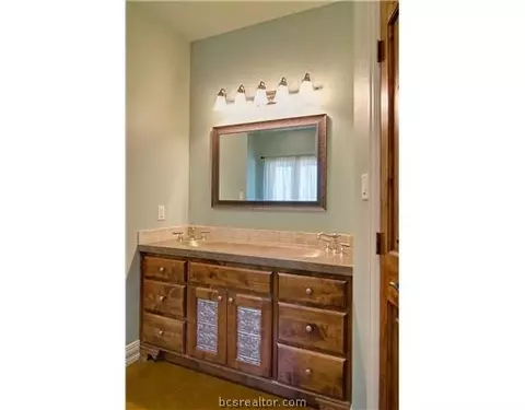 7688 Hidden, Bryan, TX 77808 photo 8