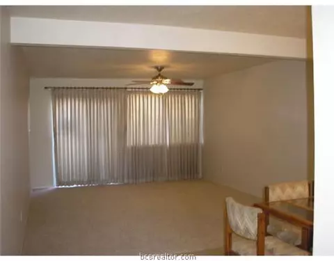 2100 Windsor #8, Bryan, TX 77802 photo 4