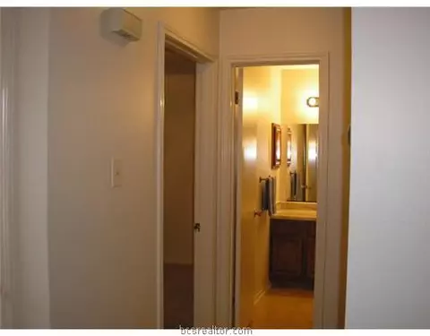 2100 Windsor #8, Bryan, TX 77802 photo 8